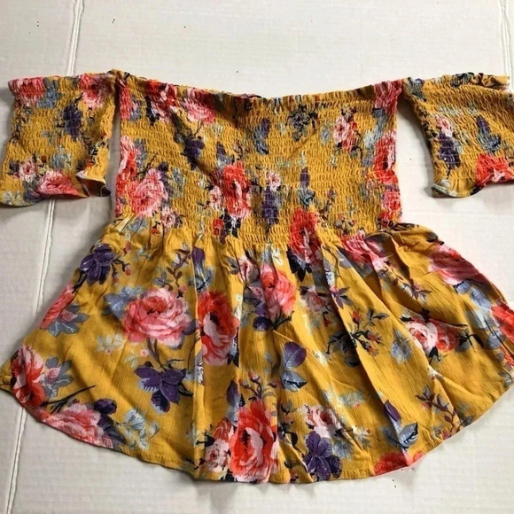 Off Shoulder Floral Top - Picture 2 of 11